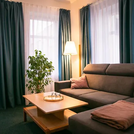 Penzion Hotelu Central 4* Двур-Кралове-над-Лабем
