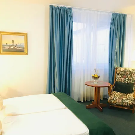 Penzion Hotelu Central Πανσιόν Dvůr Králové nad Labem