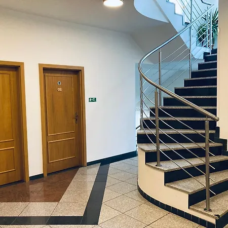 Penzion Hotelu Central 4* Двур-Кралове-над-Лабем